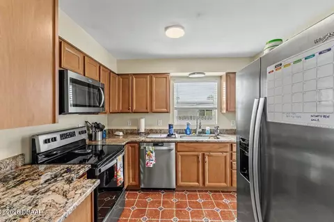 Kitchen - 923 Peninsula Dr, Ormond Beach, FL 32176 photo 1 of 3