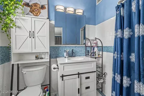 Bath - 923 Peninsula Dr, Ormond Beach, FL 32176 photo 1 of 4