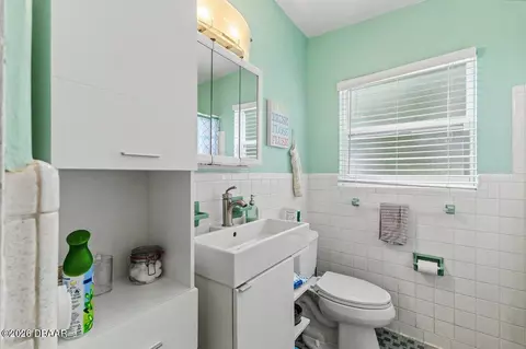 Bath - 923 Peninsula Dr, Ormond Beach, FL 32176 photo 3 of 4