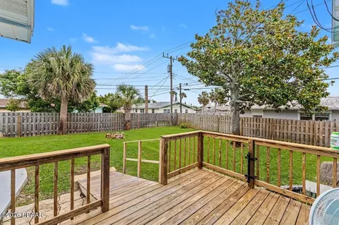 Exterior - 923 Peninsula Dr, Ormond Beach, FL 32176 photo 6 of 13