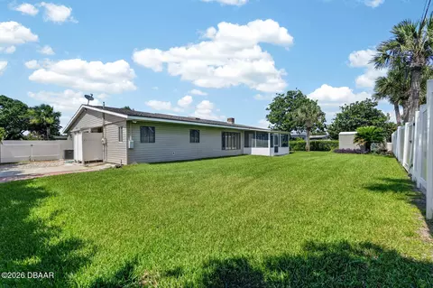 Exterior - 38 Dolphin Ave, Ormond Beach, FL 32176 photo 4 of 9