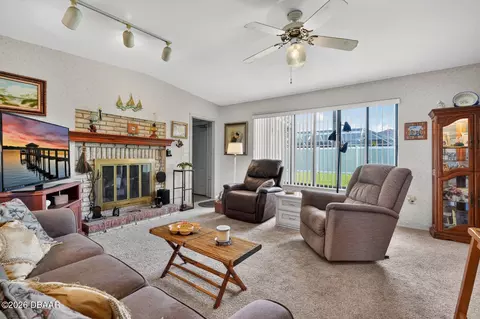 Living - 38 Dolphin Ave, Ormond Beach, FL 32176 photo 4 of 6