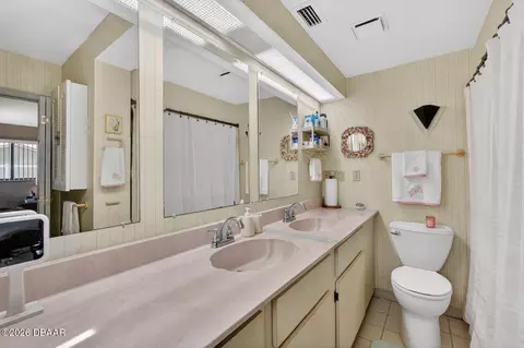 Bath - 38 Dolphin Ave, Ormond Beach, FL 32176 photo 1 of 3