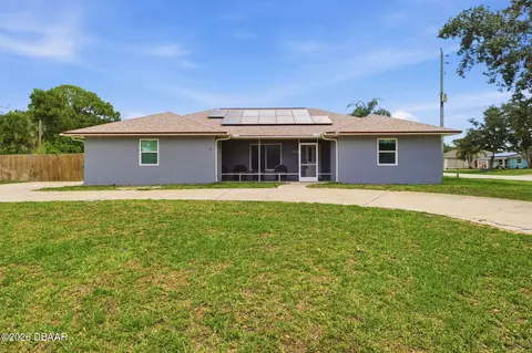 602 Lake Dr, Sebastian, FL 32958