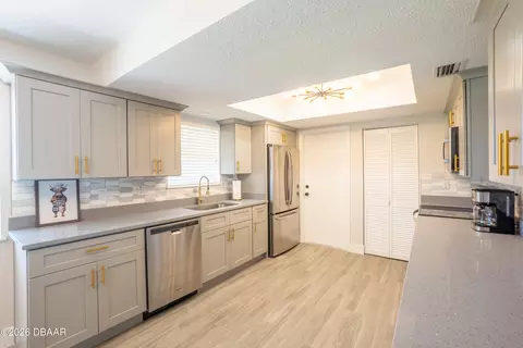 Kitchen - 39 Sea Harbor Dr E, Ormond Beach, FL 32176 photo 3 of 6