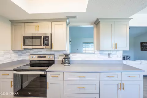 Kitchen - 39 Sea Harbor Dr E, Ormond Beach, FL 32176 photo 4 of 6