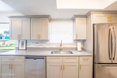 Kitchen - 39 Sea Harbor Dr E, Ormond Beach, FL 32176 photo 2 of 6