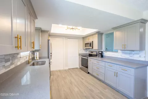 Kitchen - 39 Sea Harbor Dr E, Ormond Beach, FL 32176 photo 5 of 6