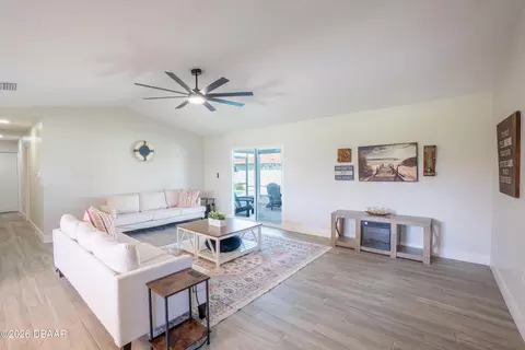 Living - 39 Sea Harbor Dr E, Ormond Beach, FL 32176 photo 3 of 4