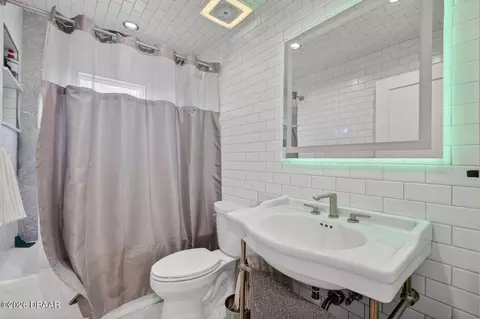 Bath - 7 Lakeview Cir, Ormond Beach, FL 32174 photo 4 of 4