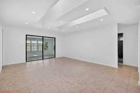 Living - 7 Lakeview Cir, Ormond Beach, FL 32174 photo 2 of 2