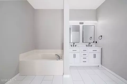 Bath - 2609 35th St, Edgewater, FL 32141 photo 2 of 4
