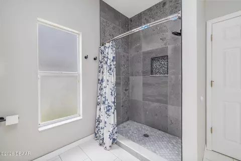 Bath - 2609 35th St, Edgewater, FL 32141 photo 3 of 4
