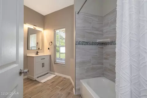 Bath - 2609 35th St, Edgewater, FL 32141 photo 4 of 4