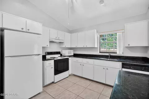 Kitchen - 191 Roberts Rd, Edgewater, FL 32141 photo 4 of 4