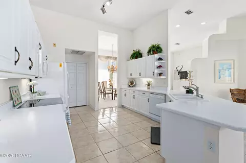 Kitchen - 43 Gale Ln, Ormond Beach, FL 32174 photo 2 of 6