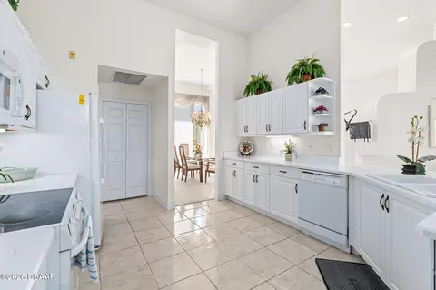 Kitchen - 43 Gale Ln, Ormond Beach, FL 32174 photo 3 of 6