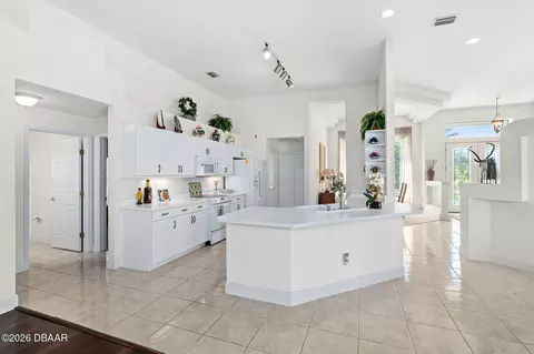 Kitchen - 43 Gale Ln, Ormond Beach, FL 32174 photo 1 of 6
