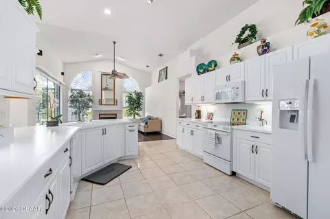 Kitchen - 43 Gale Ln, Ormond Beach, FL 32174 photo 4 of 6
