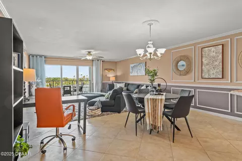533 Marina Point Dr, Daytona Beach, FL 32114