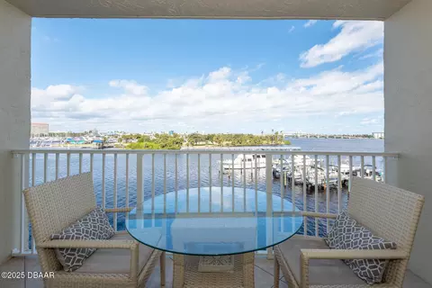 533 Marina Point Dr, Daytona Beach, FL 32114