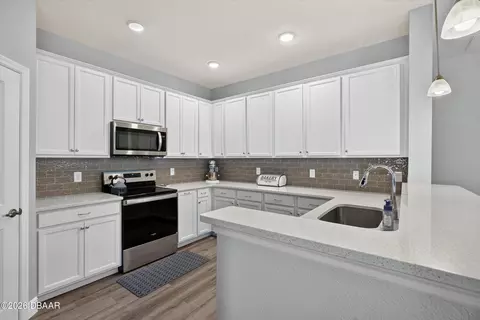 Kitchen - 55 Huntington Pl, Ormond Beach, FL 32174 photo 4 of 4