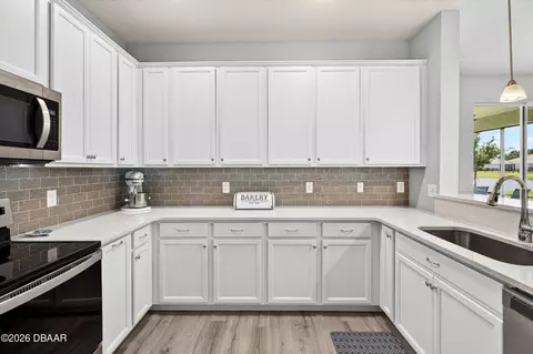 Kitchen - 55 Huntington Pl, Ormond Beach, FL 32174 photo 2 of 4