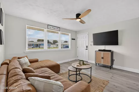 Living - 23 Palm Dr, Ormond Beach, FL 32176 photo 2 of 2