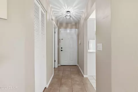 Entry Way - 130 Limewood Pl, Ormond Beach, FL 32174 photo 2 of 4