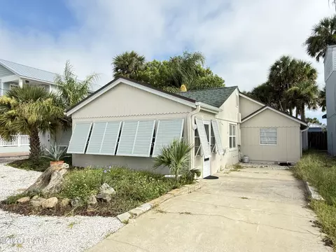 308 Due East St, New Smyrna Beach, FL 32169