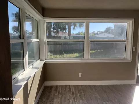 Living - 46 Seaside Dr, Ormond Beach, FL 32176 photo 5 of 9