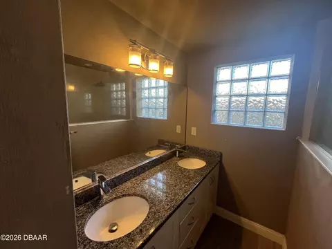 Bath - 46 Seaside Dr, Ormond Beach, FL 32176 photo 3 of 4