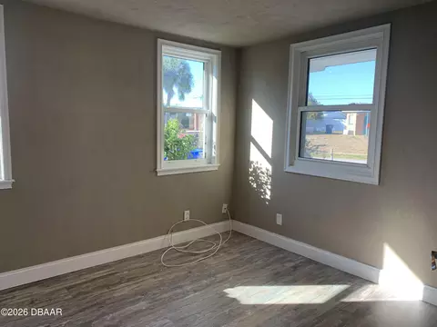 Living - 46 Seaside Dr, Ormond Beach, FL 32176 photo 4 of 9