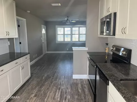 Kitchen - 46 Seaside Dr, Ormond Beach, FL 32176 photo 4 of 5