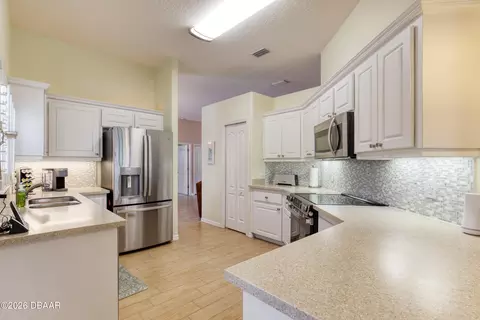 Kitchen - 36 Hunt Master Ct, Ormond Beach, FL 32174 photo 5 of 6