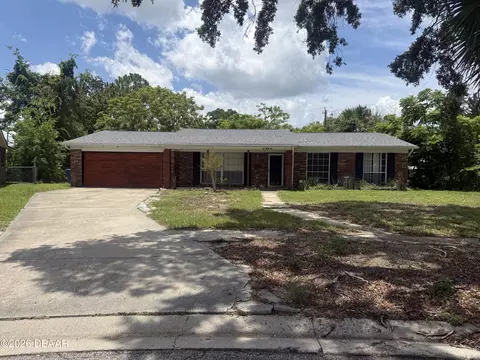 636 Williamsburg Dr, Daytona Beach, FL 32117