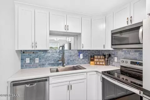 Kitchen - 7 River Dr, Ormond Beach, FL 32176 photo 2 of 3