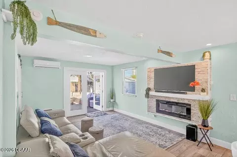 Living - 7 River Dr, Ormond Beach, FL 32176 photo 4 of 4