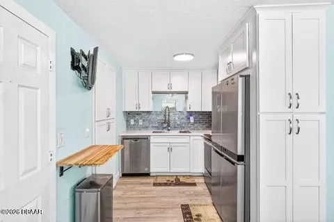 Kitchen - 7 River Dr, Ormond Beach, FL 32176 photo 3 of 3
