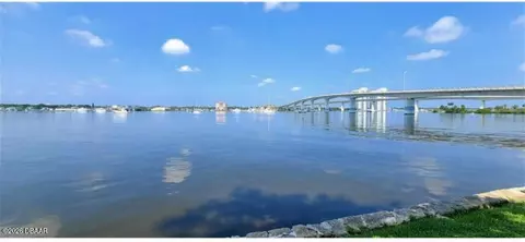 415 N Halifax Ave, Daytona Beach, FL 32118