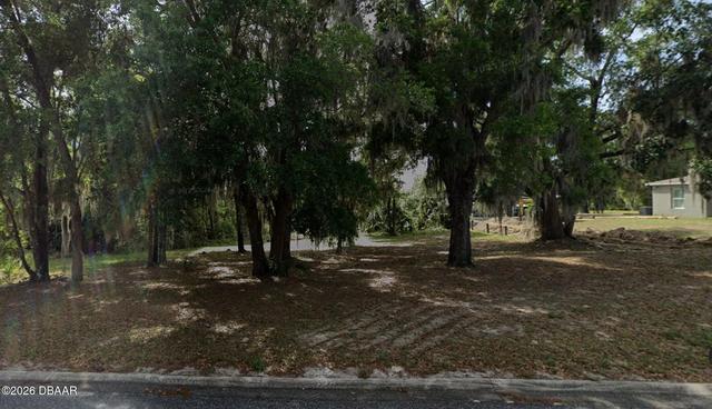 204 Village Dr, Welaka, FL 32193
