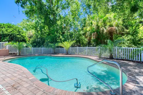 Exterior - 2 Broadwater Dr, Ormond Beach, FL 32174 photo 12 of 13