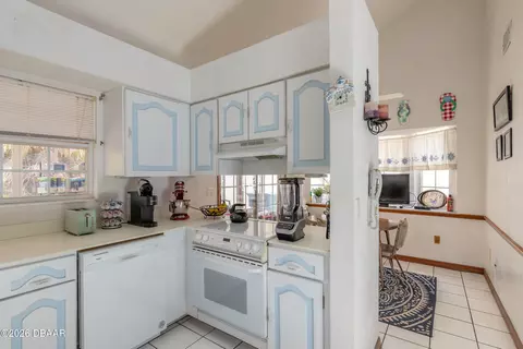 Kitchen - 8 Capistrano Dr, Ormond Beach, FL 32176 photo 4 of 4