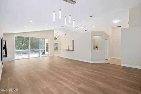 Living - 684 Aldenham Ln, Ormond Beach, FL 32174 photo 2 of 8