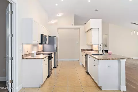 Kitchen - 684 Aldenham Ln, Ormond Beach, FL 32174 photo 1 of 6