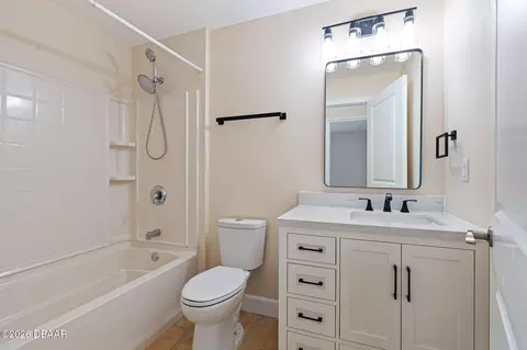 Bath - 684 Aldenham Ln, Ormond Beach, FL 32174 photo 1 of 4