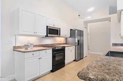 Kitchen - 684 Aldenham Ln, Ormond Beach, FL 32174 photo 2 of 6