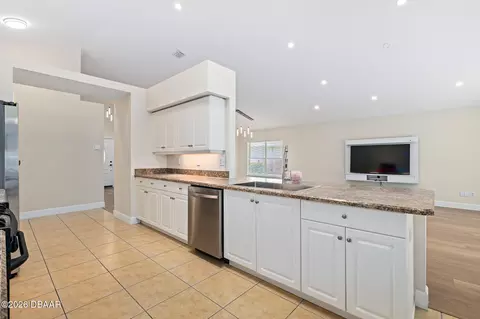 Kitchen - 684 Aldenham Ln, Ormond Beach, FL 32174 photo 3 of 6