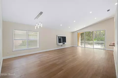Living - 684 Aldenham Ln, Ormond Beach, FL 32174 photo 7 of 8