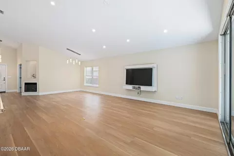 Living - 684 Aldenham Ln, Ormond Beach, FL 32174 photo 4 of 8